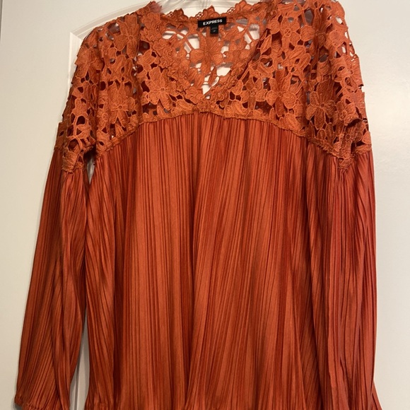 Express Rust Cut Out Blouse - Picture 3 of 6